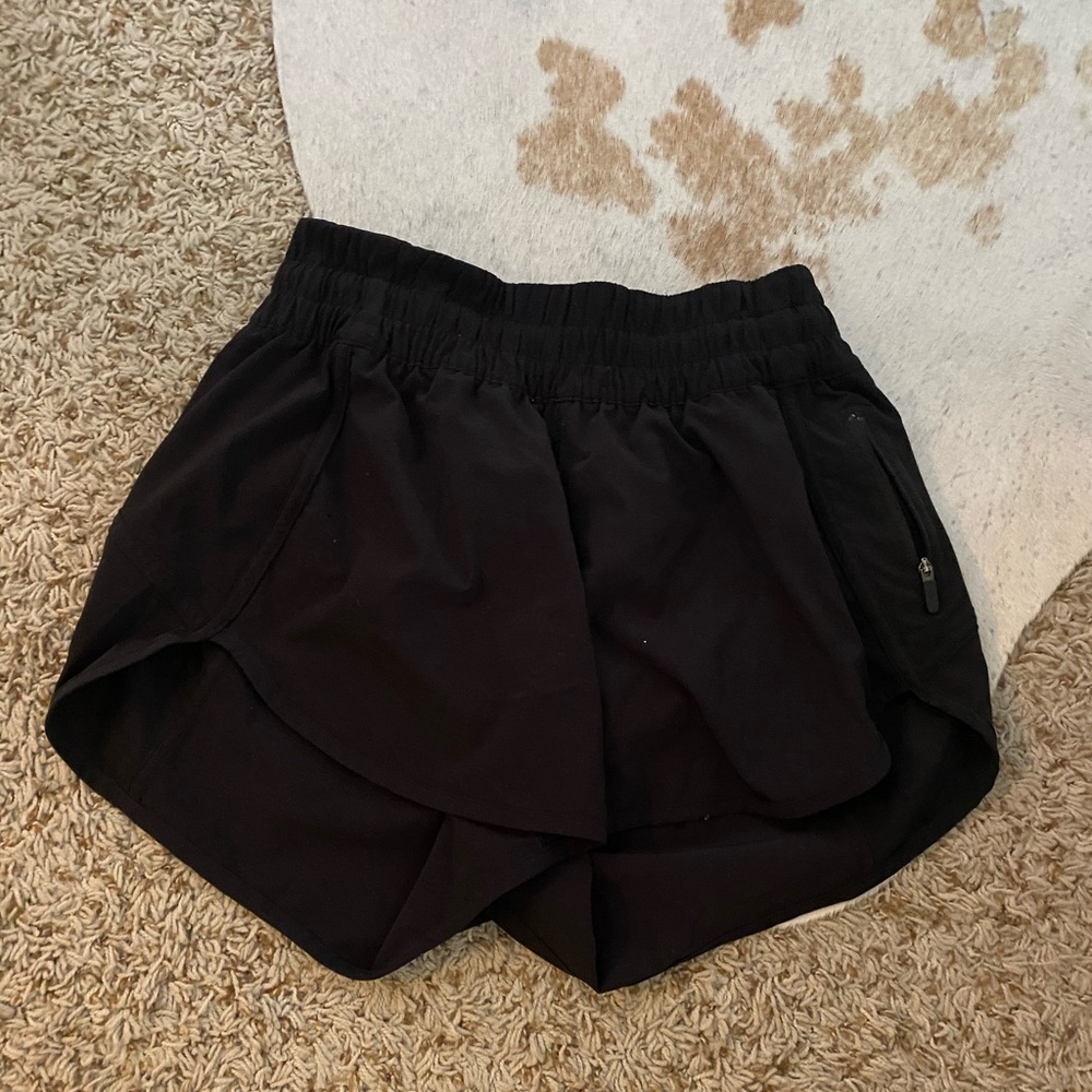 Lululemon size 6 tracker shorts (lined)
